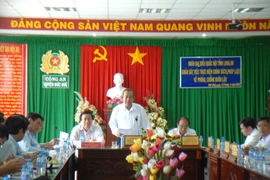 Phó Thủ tướng Thường trực Chính phủ Trương Hòa Bình làm việc với lãnh đạo tỉnh Long An. (Ảnh: Trần Hữu Hiếu/TTXVN)