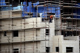 Xây nhà định cư mới được xây dựng tại thành phố Hebron, Bờ Tây ngày 2/4. (Nguồn: EPA/TTXVN)