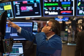 Giao dịch viên tại Sàn giao dịch chứng khoán New York, Mỹ. (Nguồn: AFP/TTXVN)
