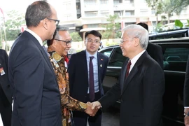 Tổng Bí thư Nguyễn Phú Trọng tiếp Chủ tịch Hội Hữu nghị Indonesia-Việt Nam Budiarsa Sastrawinata. (Ảnh: Trí Dũng/TTXVN)