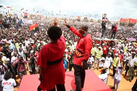 Ông Joao Lourenco, ứng cử viên Tổng thống của Đảng Mặt trận Giải phóng Nhân dân Angola (MPLA) trong một buổi vận động tranh cử. (Ảnh: Mạnh Hùng/Vietnam+)