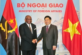 Phó Thủ tướng, Bộ trưởng Ngoại giao Phạm Bình Minh đón và hội đàm với Bộ trưởng Ngoại giao Angola Georges Rebelo Chicoti. (Ảnh: Nguyễn Khang/TTXVN)