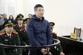 Bị cáo Giang Kim Đạt, nguyên quyền Trưởng phòng kinh doanh Vinashinlines đứng trước vành móng ngựa trong phiên tòa sơ thẩm hồi tháng 1. (Ảnh: Doãn Tấn/TTXVN)