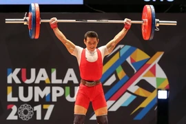 Thạch Kim Tuấn xuất sắc bảo vệ huy chương vàng nội dung cử giật nam hạng 56kg. (Ảnh: Quốc Khánh/TTXVN)