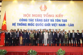 Thủ tướng Nguyễn Xuân Phúc và các đại biểu. (Ảnh: Thống Nhất/TTXVN)
