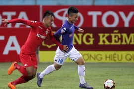 Pha cầm bóng đột phá của tiền đạo Quang Hải (số 19-Hà Nội FC). (Ảnh: Quốc Khánh/TTXVN)