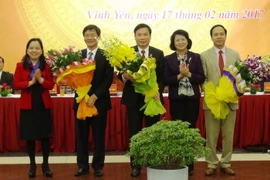 Cụm trưởng, Cụm phó của Cụm thi đua 9 tỉnh Đồng bằng sông Hồng năm 2017 ra mắt hội nghị. (Ảnh: Nguyễn Thảo/TTXVN)