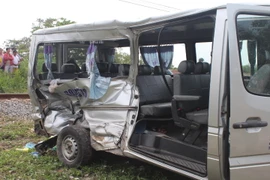 Đồng Nai: Kinh hoàng tàu hỏa tông ôtô, nhiều người thương vong 