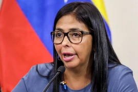 Chủ tịch ANC Delcy Rodriguez (phải) tại một sự kiện ở Caracas ngày 16/8. (Nguồn: EPA/TTXVN)