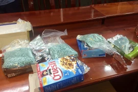 Số tang vật 20.418 viên ma túy tổng hợp đựng trong các hộp giấy bị phát hiện, thu giữ tại Chi cục Hải quan Chuyển phát nhanh (Cục Hải quan Hà Nội). (Nguồn: TTXVN phát)