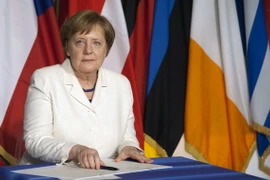 Thủ tướng Đức Angela Merkel ký Tuyên bố Rome tại Hội nghị ở Rome ngày 25/3. (Nguồn: EPA/TTXVN)
