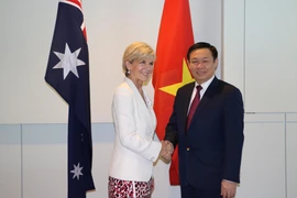 Phó Thủ tướng Vương Đình Huệ gặp, làm việc với Bộ trưởng Ngoại giao Australia Julie Bishop. (Ảnh: Khánh Linh/TTXVN)
