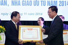 Lễ trao tặng danh hiệu Nhà giáo Nhân dân, Nhà giáo ưu tú năm 2014. (Ảnh: Quý Trung/TTXVN)