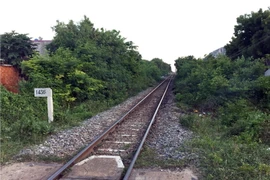 Hiện trường vụ tai nạn giao thông đường sắt, đoạn Cầu Ngang, xã Cà Ná, làm hai người phụ nữ chết. (Ảnh: Công Thử/TTXVN