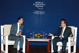 Thủ tướng Nguyễn Xuân Phúc tiếp ông Philipp Roesler, Giám đốc điều hành Diễn đàn Kinh tế thế giới (WEF). (Ảnh: Thống Nhất/TTXVN)