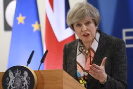 Thủ tướng Anh Theresa May phát biểu tại một cuộc họp báo ở Brussels, Bỉ ngày 9/3. (Nguồn: EPA/TTXVN)