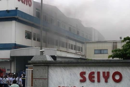 Hiện trường vụ cháy tại Công ty Seiyo Việt Nam chuyên sản xuất đồ nhựa trong Khu công nghiệp Quế Võ 1 (tỉnh Bắc Ninh). (Ảnh: Thái Hùng/TTXVN)