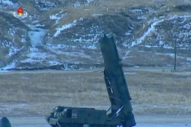 Quang cảnh khu vực thực hiện vụ phóng tên lửa đất đối đất tầm trung Pukguksong-2 tại căn cứ không quân Banghyon thuộc tỉnh Bắc Pyongan ngày 11/2. (Nguồn: YONHAP/TTXVN)