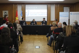 Quang cảnh buổi tọa đàm quảng bá hình ảnh đất nước nhân kỷ niệm ngày sinh Chủ tịch Hồ Chí Minh. (Ảnh: Phương Lan/Vietnam+)