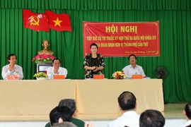 Chủ tịch Quốc hội Nguyễn Thị Kim Ngân phát biểu tại buổi tiếp xúc. (Ảnh: Trọng Đức/TTXVN)