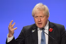 Thủ tướng Anh Boris Johnson phát biểu tại cuộc họp báo bên lề hội nghị COP26 ở Glasgow ngày 10/11/2021. (Ảnh: AFP/TTXVN)
