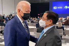 Thủ tướng Phạm Minh Chính gặp Tổng thống Hoa Kỳ Joe Biden tại Hội nghị. (Ảnh: TTXVN)