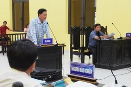 Bị cáo Huỳnh Quốc Nam trình bày tại phiên xét xử sơ thẩm vào chiều ngày 16/4. (Ảnh: Huỳnh Anh/TTXVN)