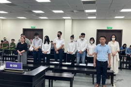 Các bị cáo trả lời thẩm vấn trước tòa ngày 17/4. (Ảnh: Kim Anh/TTXVN)