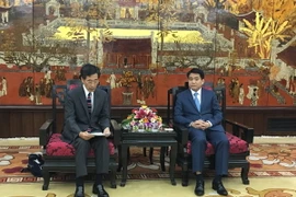 Chủ tịch thành phố Hà Nội Nguyễn Đức Chung tiếp ông Nakamuara Tetsunosuke. (Ảnh: Nguyễn Văn Cảnh/TTXVN)