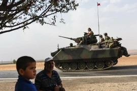 Xe tăng của quân đội Thổ Nhĩ Kỳ tại Gaziantep, giáp biên giới với Syria. (Nguồn: AFP/TTXVN)