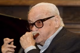 Nhạc sỹ Toots Thielemans biểu diễn trong một cuộc họp báo ở La Hulpe, Bỉ tháng 2/2012. (Nguồn: AFP/TTXVN) 