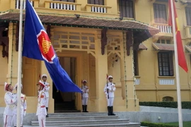 Quang cảnh Lễ Thượng cờ. (Ảnh: Nguyễn Khang/TTXVN)