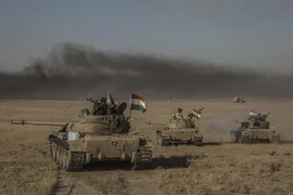 Các binh sỹ người Kurd làm nhiệm vụ trong chiến dịch chống IS tại Mosul, miền Bắc Iraq. (Nguồn: EPA/TTXVN)