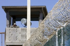 Binh sỹ gác tại nhà tù Guantanamo trên vịnh Guantanamo, Cuba. (Nguồn: AFP/TTXVN)