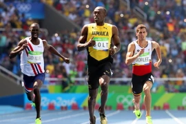 Usain Bolt (giữa) thi đấu ở nội dung chạy 200m nam. (Nguồn: EPA/TTXVN)