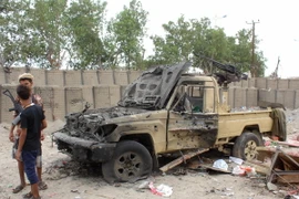 Hiện trường một vụ đánh bom xe ở Yemen. (Nguồn: AFP/TTXVN)