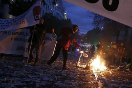 Thủ đô Madrid ngập rác vì công nhân vệ sinh bãi công