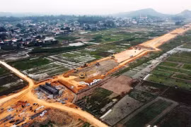 Nhà thầu thi công đoạn tuyến cao tốc Bắc-Nam phía Đông. (Ảnh: Huy Hùng/Vietnam+)