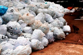 Chất thải y tế nguy cơ lây nhiễm. (Ảnh minh họa. Nguồn: Kim Há/TTXVN)