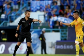 VFF yêu cầu Ban trọng tài kiên quyết xử lý những trường hợp sai sót. (Ảnh: Nguyên An/Vietnam+) 