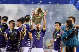 Khoảnh khắc Hà Nội FC vỡ òa nhận cúp Quốc gia 2020 với kỷ lục đáng nhớ