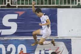 Hoàng Anh Gia Lai lọt nhóm tranh vô địch ở giai đoạn hai V-League 2020. (Ảnh: VPF) 