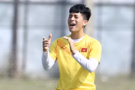 Đình Trọng sắm vai đội trưởng U23 Việt Nam ngày Quang Hải vắng mặt