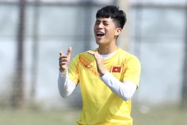Đình Trọng sắm vai đội trưởng U23 Việt Nam ngày Quang Hải vắng mặt