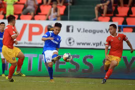 Tiền vệ Hải Huy lạc quan sau chấn thương nặng ở vòng 3 V-League chiều 6/6 trước đối thủ Hồng Lĩnh Hà Tĩnh. (Ảnh: VFF) 