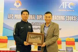 Ông Yusuke Adachi (trái) đáp ứng đủ tiêu chí trở thành Giám đốc kỹ thuật VFF mới. (Ảnh: VFF)
