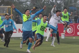 [Photo] Trận chung kết kịch tính ở Giải bóng đá 7 người toàn quốc