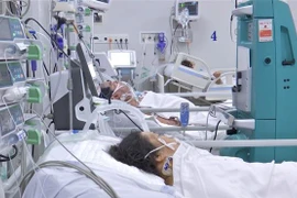 Bệnh nhân COVID-19 nặng đang được điều trị tại Bệnh viện Chợ Rẫy. (Ảnh minh họa: TTXVN phát)