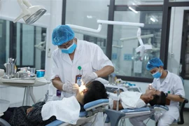 Khám chữa bệnh tại Chuyên Khoa Răng hàm mặt, Bệnh viện Đa khoa Sông Thương, Bắc Giang. (Ảnh minh họa: Danh Lam-TTXVN)