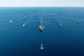Các tàu hải quân bao gồm cả tàu sân bay USS Ronald Reagan tham gia cuộc tập trận chung Mỹ-Nhật-Hàn ở vùng biển phía Đông Bán đảo Triều Tiên ngày 30/9/2022. (Ảnh: Yonhap/TTXVN)